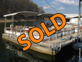 1999 Rinker 242 Fiesta Vee Aft Cabin Cruiser Cuddy Cabin For Sale on Norris Lake