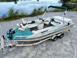One Owner, Fresh Water - 2002 SunTracker Party Deck 21 Aluminum Hull Deck Boat with Tandem Trailer For Sale near Norris Lake Tennessee