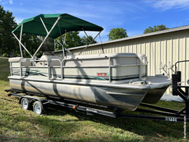 2002 Voyager Express 22 Tritoon with 150HP Yamaha 4-Stroke Outboard Motor and Trailer For Sale near Norris Lake Tennessee