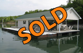 20 x 44 Floating Cottage 940sqft For Sale on Norris Lake at Cedar Grove Marina